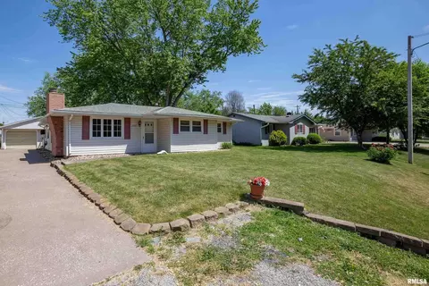 2403 11th St, Silvis, IL 61282 photo 3