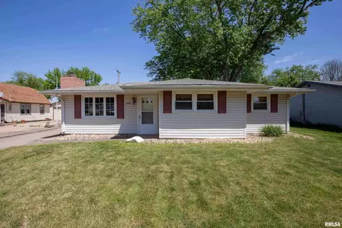 2403 11th St, Silvis, IL 61282 photo 2