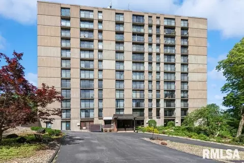 1800 7th St #7B, East Moline, IL 61244
