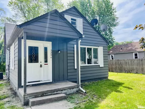 3206 4th St, Moline, IL 61265