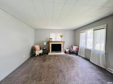 3206 4th St, Moline, IL 61265 photo 3