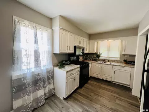 3206 4th St, Moline, IL 61265 photo 4
