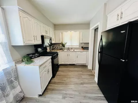 3206 4th St, Moline, IL 61265 photo 5