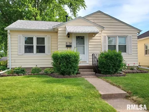 2138 Bellevue Ave, Bettendorf, IA 52722