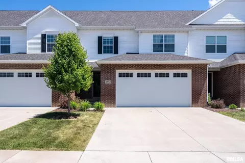 4557 E Slate Creek Dr, Bettendorf, IA 52722