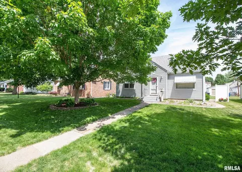 541 28th Ave, Moline, IL 61265