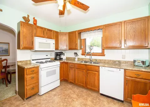 541 28th Ave, Moline, IL 61265 photo 3