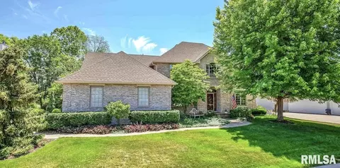 2153 Lundy Ln, Bettendorf, IA 52722