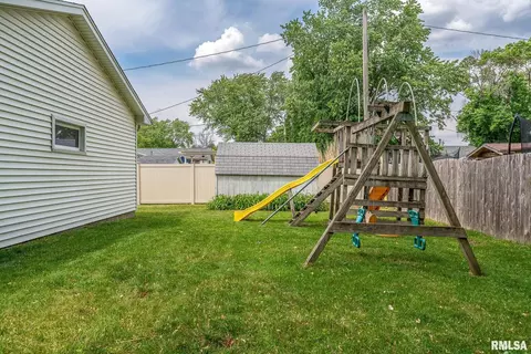324 W Spring St, Eldridge, IA 52748 photo 21