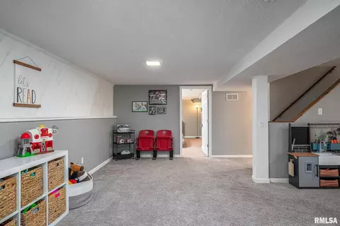 324 W Spring St, Eldridge, IA 52748 photo 15