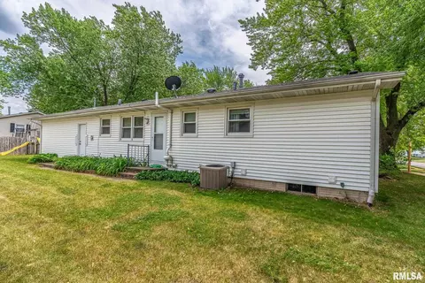 324 W Spring St, Eldridge, IA 52748 photo 20