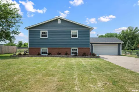102 Andrea Ct, Cleveland, IL 61241