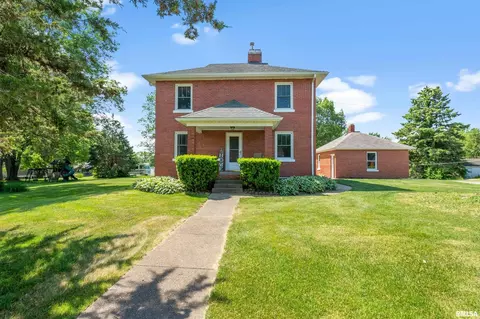 926 Wisconsin St, Le Claire, IA 52753