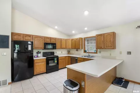 3223 12th Ave, Moline, IL 61265 photo 8