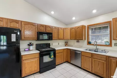 3223 12th Ave, Moline, IL 61265 photo 9