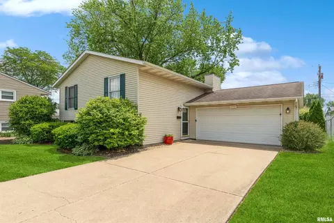 5014 44th Avenue Ct, Moline, IL 61265