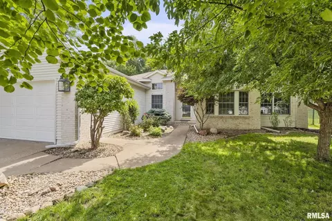 3815 Windsor Pines Ct, Davenport, IA 52807
