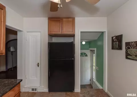 265 6th St, Silvis, IL 61282 photo 10