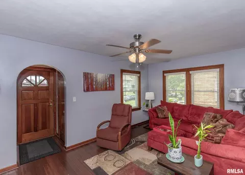 265 6th St, Silvis, IL 61282 photo 4