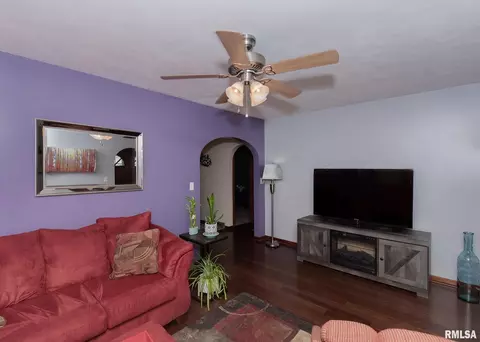 265 6th St, Silvis, IL 61282 photo 3