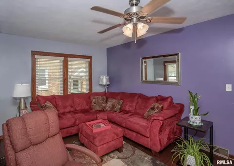 265 6th St, Silvis, IL 61282 photo 5