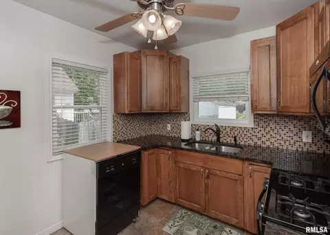 265 6th St, Silvis, IL 61282 photo 9