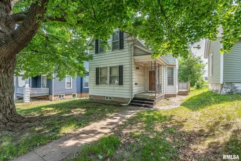 2021 Marquette St, Davenport, IA 52804