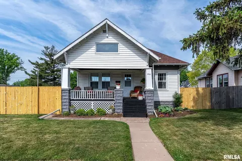 1916 Wilkes Ave, Davenport, IA 52804