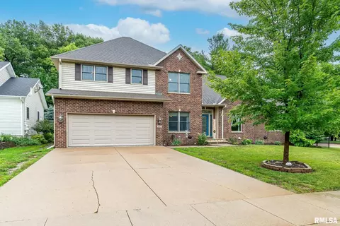 201 Whispering Pnes, Clinton, IA 52732