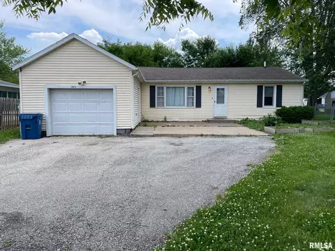 1811 1st St, Coal Valley, IL 61240