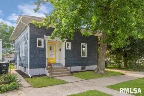 106 Fayette St, Clinton, IA 52732