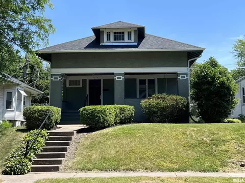 2219 Scott St, Davenport, IA 52803