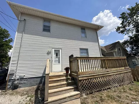 809 N Division St, Davenport, IA 52802