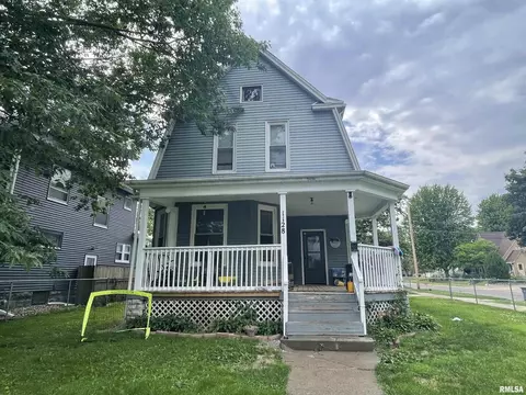 1128 Pershing Blvd, Clinton, IA 52732