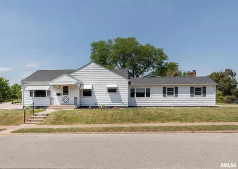 2206 Gaines St, Davenport, IA 52804