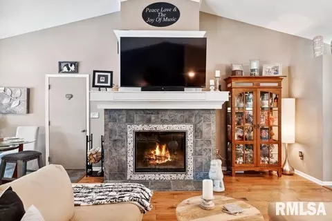 3230 9th St, Moline, IL 61265 photo 8