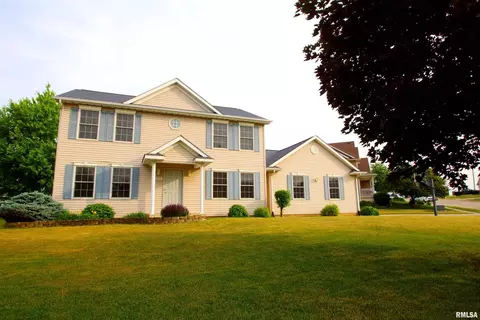 2944 Katie Ln, Bettendorf, IA 52722