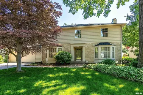 2213 Fairhaven Rd, Davenport, IA 52803