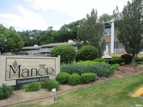 1104 Kimberly Rd #1003, Bettendorf, IA 52722