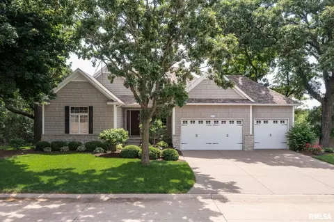 4923 Brookview Ct, Bettendorf, IA 52722