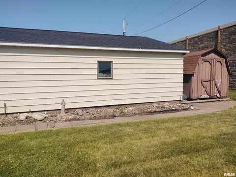 4815 44th Ave, Moline, IL 61265 photo 4