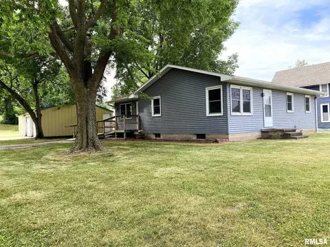 407 N Bluff St, Albany, IL 61230