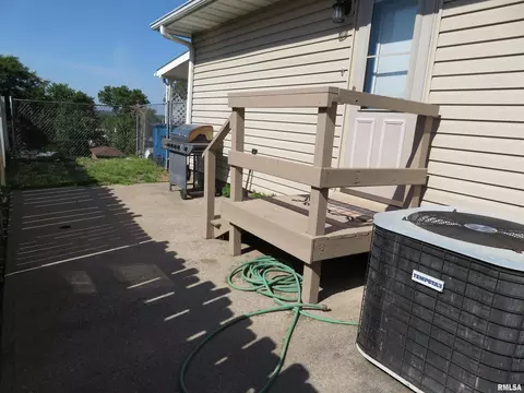 236 13th St, Silvis, IL 61282 photo 36