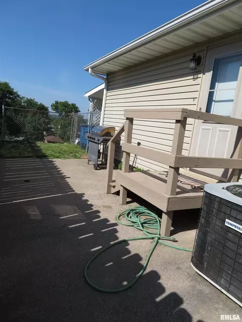 236 13th St, Silvis, IL 61282 photo 37