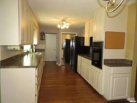 236 13th St, Silvis, IL 61282 photo 10
