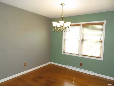 236 13th St, Silvis, IL 61282 photo 6