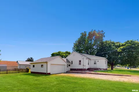 308 E 4th St, Mineral, IL 61344