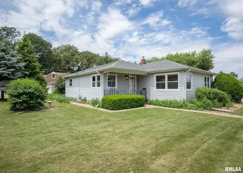 2235 4th St #A, East Moline, IL 61244