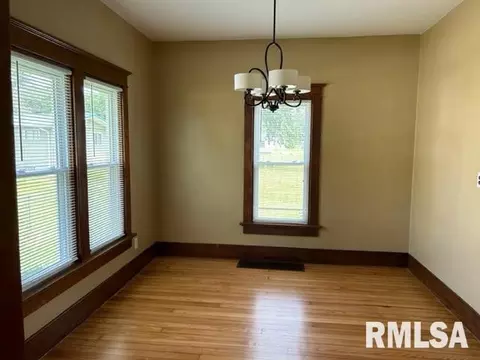 404 S Hall St, Morrison, IL 61270 photo 15