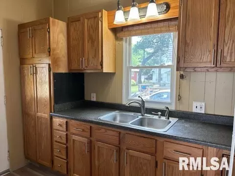 404 S Hall St, Morrison, IL 61270 photo 11